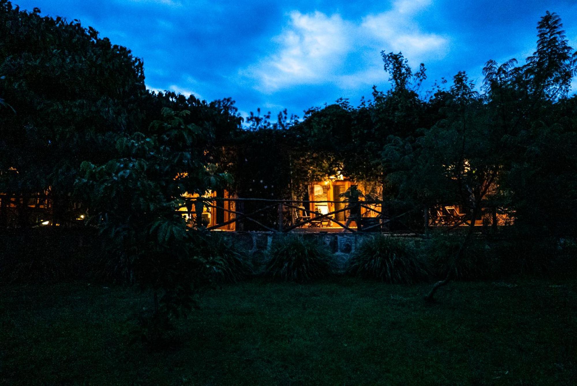 Akagera Transit Lodge Экстерьер фото