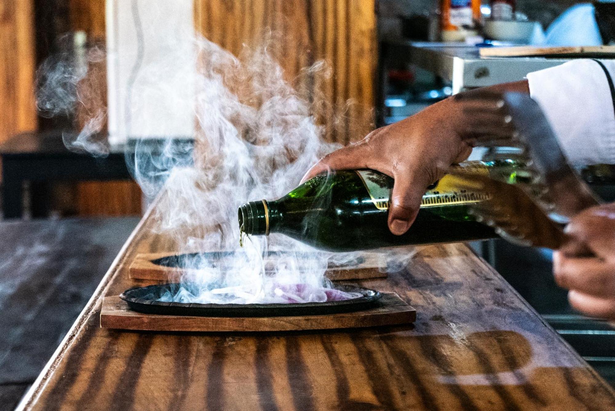 Akagera Transit Lodge Экстерьер фото